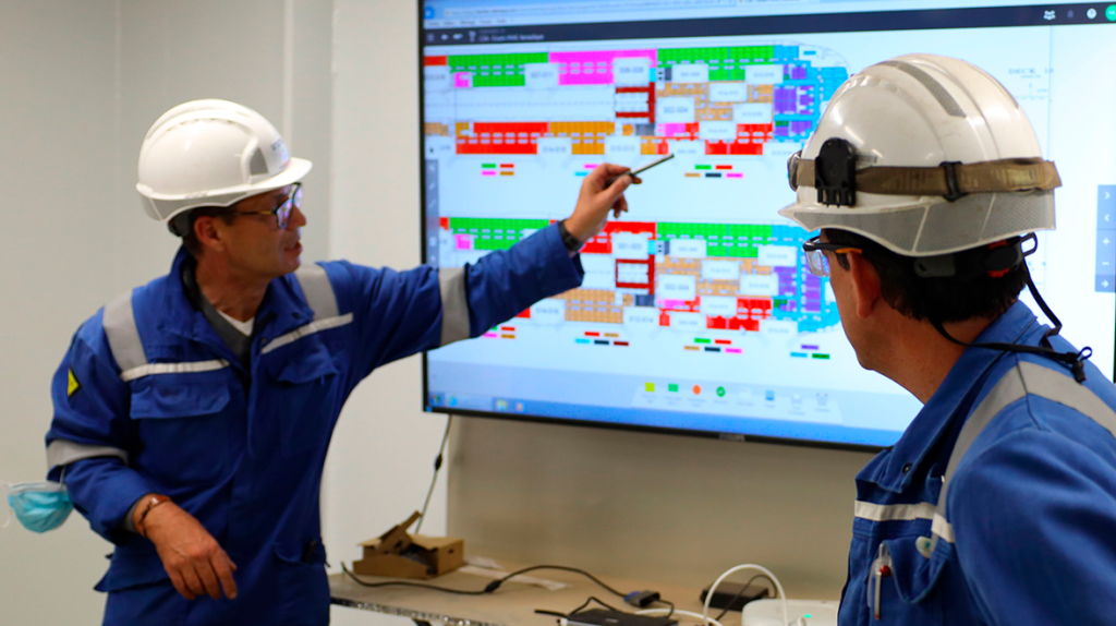 Chantiers de l'Atlantique workers visually collaborating via the iObeya tool on a touchscreen monitor