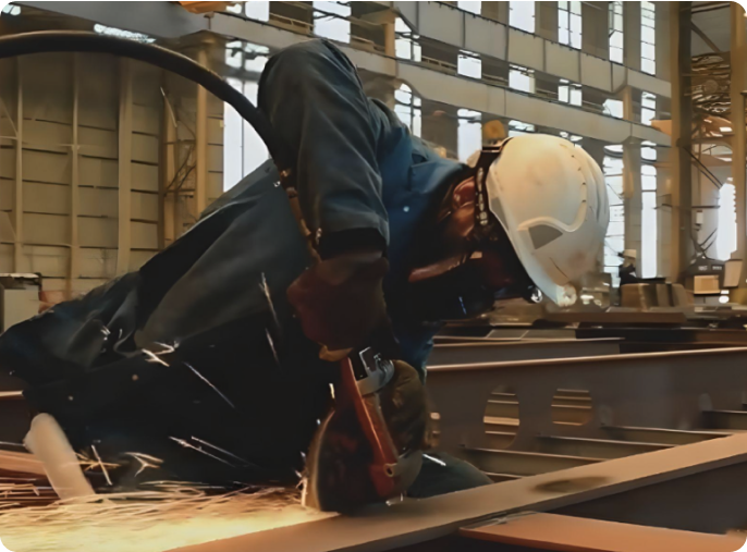 Photo d'un homme travaillant dans un atelier de production