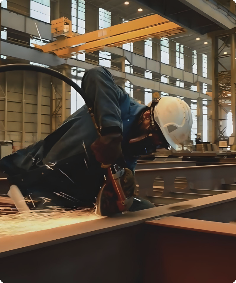 Photo d'un homme travaillant dans un atelier de production